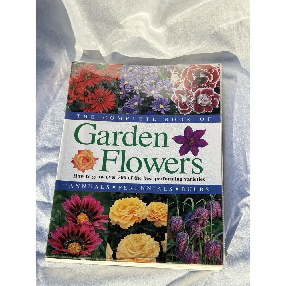 The Complete Book of Garden Flowers Annuals Perennials Bulbs Softcover